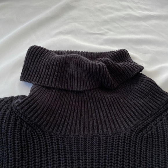 H&M Navy Sweater - Picture 2 of 4
